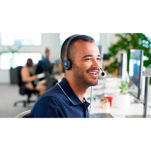 Audífonos Logitech H111 con micrófono, conexión 3.5 mm, sonido estéreo, cable 2.35 metros, negro