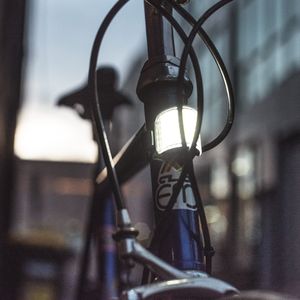 Luz delantera Knog Lil Cobber 110 lúmenes, recargable