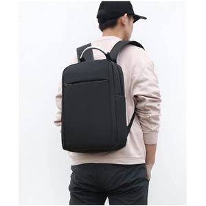 Mochila Genérico antirobo para laptop 15.6", con puerto USB, impermeable, negro