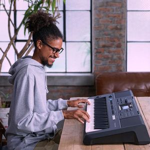 Teclado digital Yamaha PSR-E473, + PA150, negro