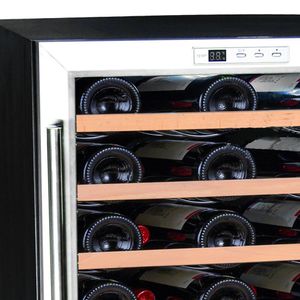 Vinera Oster OSPWCC48DB, capacidad 48 botellas, con control digital