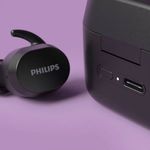 Reacond. Audífonos Philips TAT3216 TWS IPX5, negro, frontal oblicuo