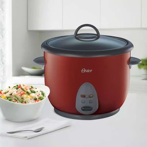 Olla arrocera Oster CKSTRC1700R 700w, 1.8 litros, recubrimiento antiadherente, rojo