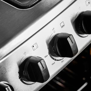 Cocina de pie Sole Punta Sal Glp/Gn 3.3kw, 60cm, capacidad de horno 69 litros, plateado