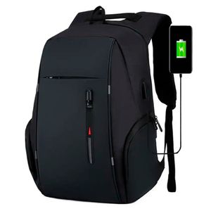 Mochila con laterales, USB, diseño ergonómico, negro