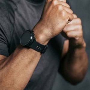 Smartwatch Serie 9, pantalla Full HD 1.3", funciones de salud, resistente al agua, negro
