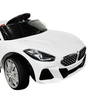 Carro a batería para niño BMW Furious licenciado, incluye control remoto, entrada USB, blanco