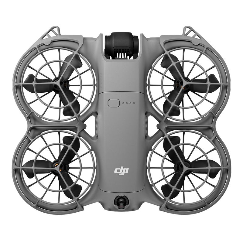 Drone DJI Neo 2 Fly More Combo gris con cámara de 12MP, grabación 4K y kit de accesorios que incluye tres baterías, centro de carga, hélices de repuesto y herramientas vista cenital fondo blanco