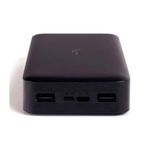 Batería externa Xiaomi Redmi 20000 mAh 18W negro vista frontal en primer plano mostrando a detalle los puertos de carga y conexiones