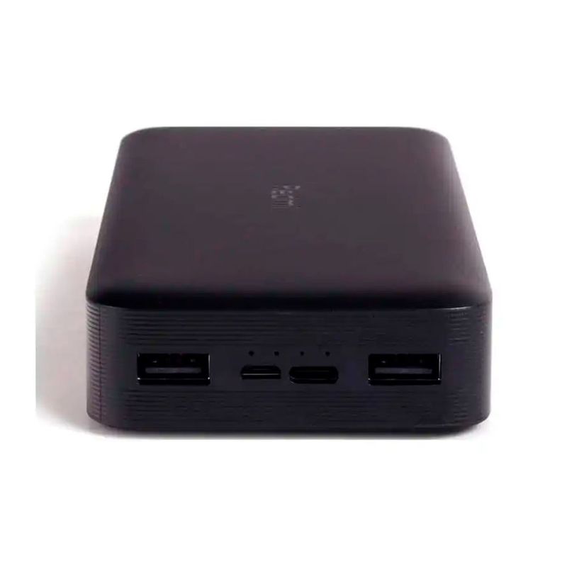 Batería externa Xiaomi Redmi 20000 mAh 18W negro vista frontal en primer plano mostrando a detalle los puertos de carga y conexiones
