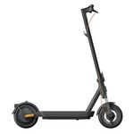 Scooter eléctrico Xiaomi 5 GL gris oscuro con ruedas de 10 pulgadas y motor de 350W perfil fondo blanco