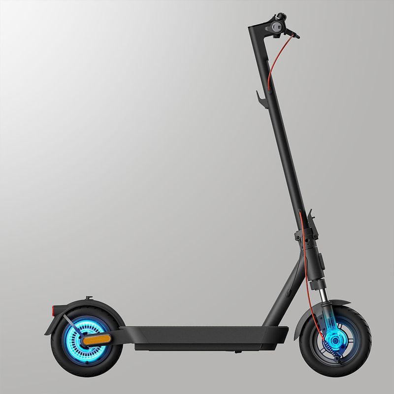Scooter eléctrico Xiaomi 5 GL gris oscuro con ruedas de 10 pulgadas y motor de 350W perfil con resaltado azul en motor y frenos fondo gris