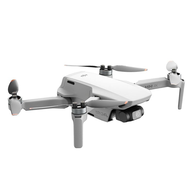 Drone DJI Mini 4K Fly More Combo gris con cámara de 12MP y grabación 4K con sensores inferiores y diseño de hélices plegables vista en perspectiva fondo blanco
