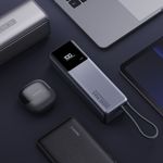 Batería externa Xiaomi 10000 mAh Plomo Frontal-oblicuo en contexto de uso con dispositivos electrónicos