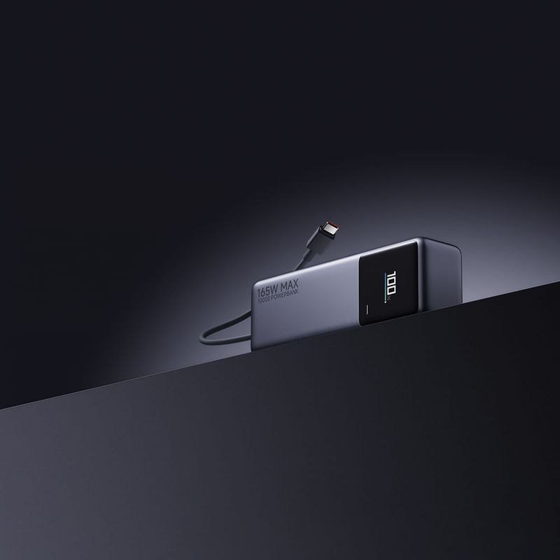 Batería externa Xiaomi 10000 mAh Plomo Frontal-oblicuo destacando diseño compacto y pantalla digital