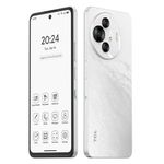 Celular TCL 50 Pro NXTPAPER 5G cámara 108MP white vista frontal en uso cotidiano