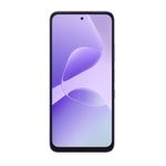 Celular Infinix Hot 60i cámara 50MP purple vista frontal en uso cotidiano