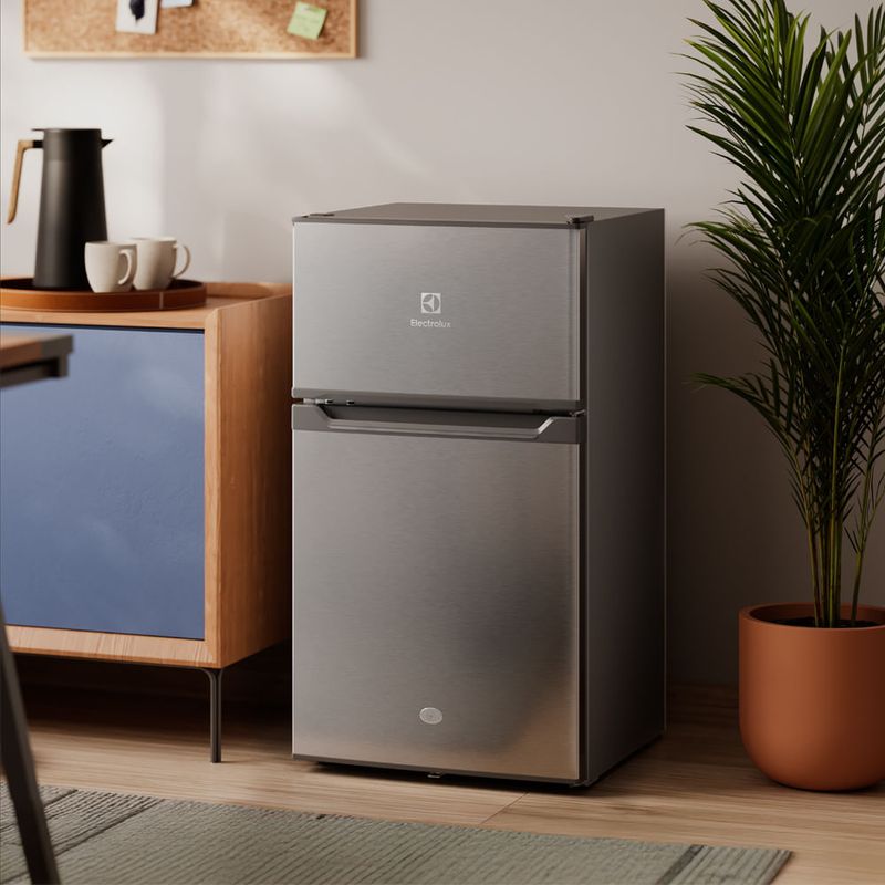 Frigobar Electrolux ERT95S2P5AS capacidad 83L congelador superior gris vista frontal cocina