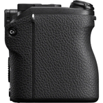 Cámara mirrorless Sony Alpha a6700 26MP video 4K cuerpo solo negro con kit básico vista lateral