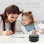 Parlante bluetooth ArgomTech Cyclone 3W hasta 8 horas de reproducción negro vista frontal uso portátil
