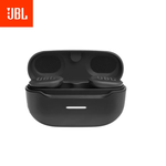 Audífonos bluetooth JBL Endurance Race Extra Bass Negro Frontal con estuche de carga abierto