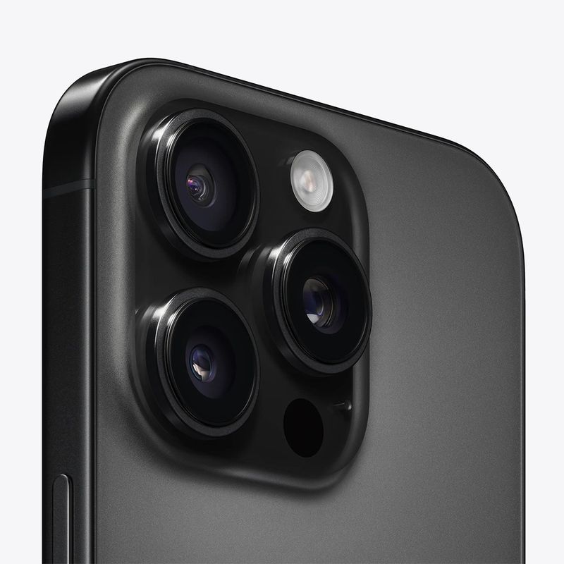 iPhone 16 Pro diseño premium en titanio color negro vista detalle camaras