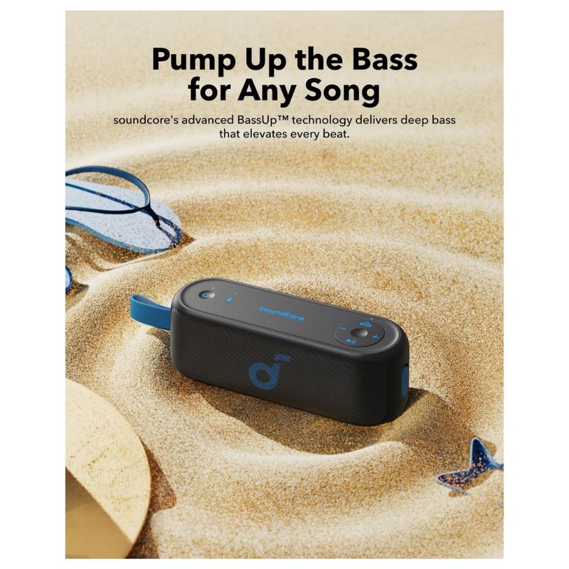 Parlante Bluetooth Soundcore Select 3 portátil negro toma en playa