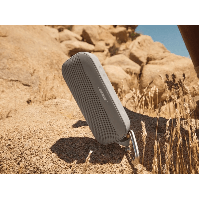 Parlante Bose SoundLink Flex II Sandstone uso en exteriores