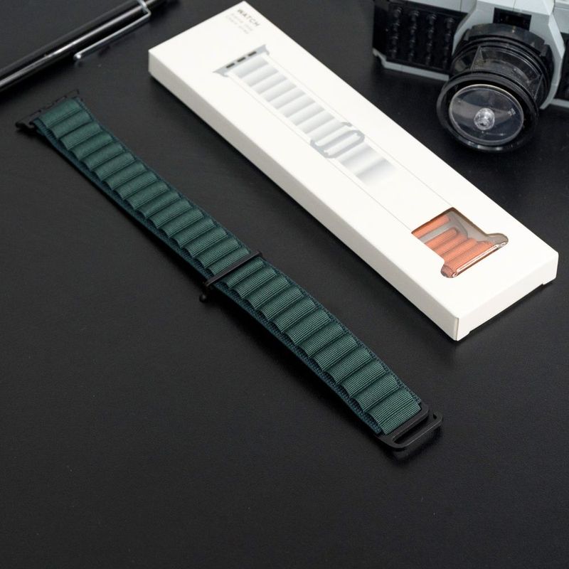 Correa OEM Alpine Loop Apple Watch ajustable verde oscuro