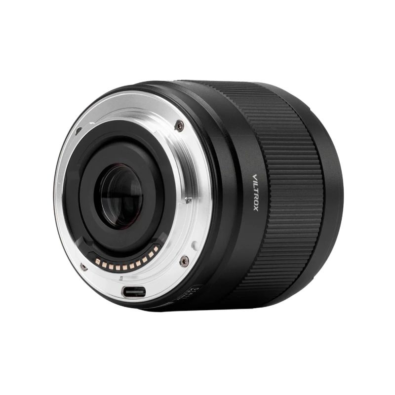 Lente Viltrox AF 9mm f/2.8 ultra gran angular para Sony E vista frontal oblicua