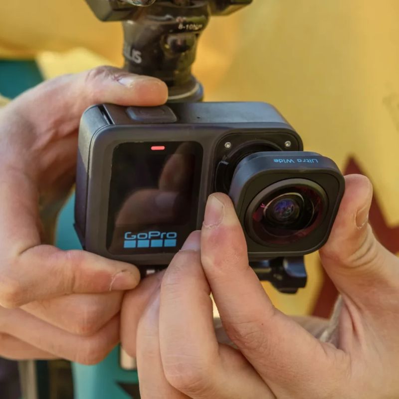 Lente Ultra Wide GoPro compatible con Hero 13 color negro en uso