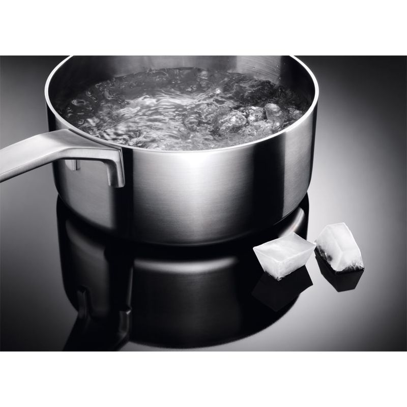 Encimera de inducción Electrolux IE4TW 60cm 4 hornillas detalle