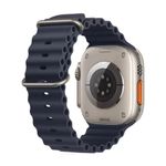 Correa Ocean Ultra OEM Apple Watch gris oscuro titanio frontal uso