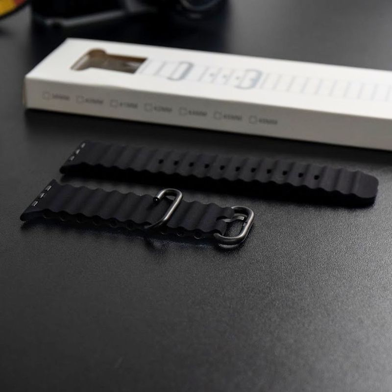 Correa Ocean Ultra OEM para Apple Watch negra contenido de caja
