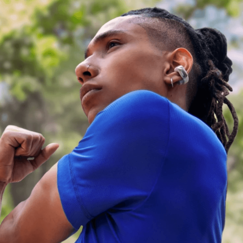 Audífonos Bose Ultra Open Earbuds White Smoke uso diario