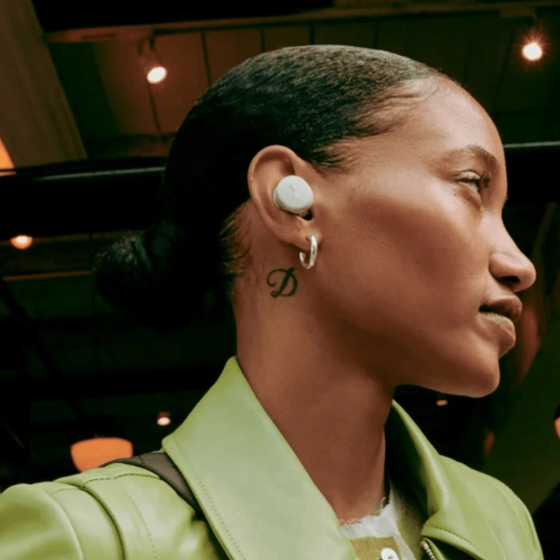 Audífonos Bose QuietComfort Earbuds White Smoke uso diario