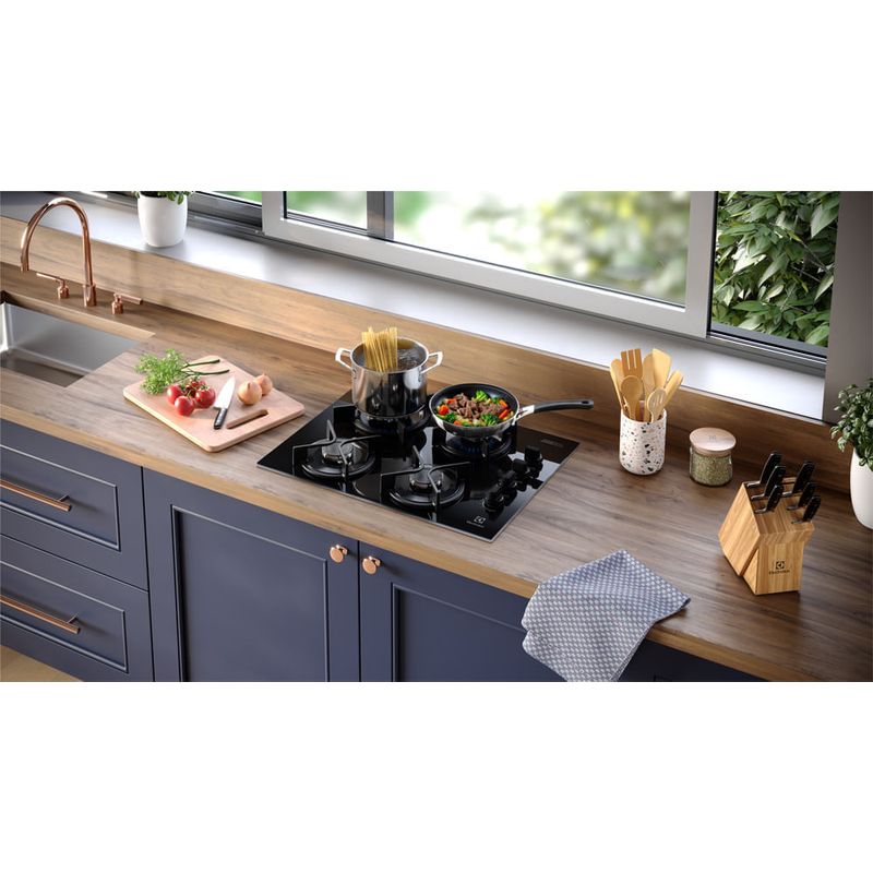 Combo cocina empotrable y campana extractora Electrolux frontal hornilla color
