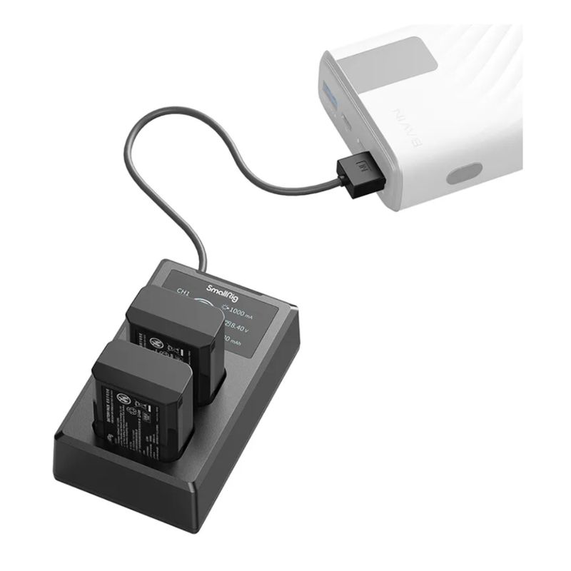 Kit batería SmallRig NP-FW50 y cargador para cámaras Sony vista frontal oblicua