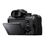 Cámara mirrorless Sony Alpha 7 III full frame 24.2MP 4K vista dorsal oblicua