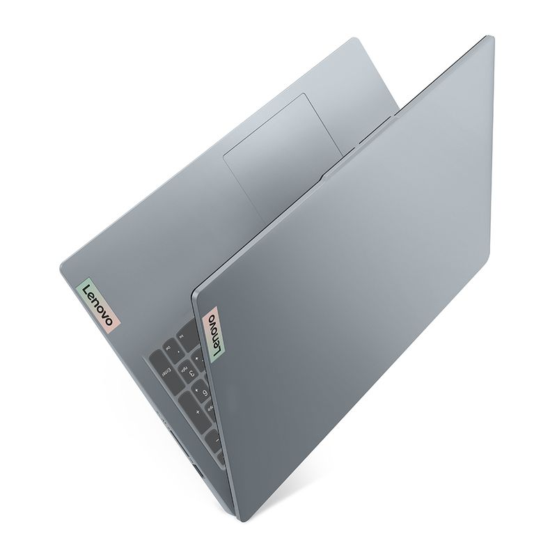 Laptop Lenovo IdeaPad Slim 3 Ryzen 5 8GB 512GB gris superior oblicuo