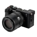 Lente Viltrox AF 85mm f/2.0 FE EVO Sony E Full Frame frontal oblicuo en cámara