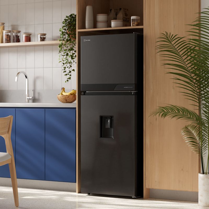 Refrigeradora Electrolux 288L No Frost Inverter negra conexión  espacio