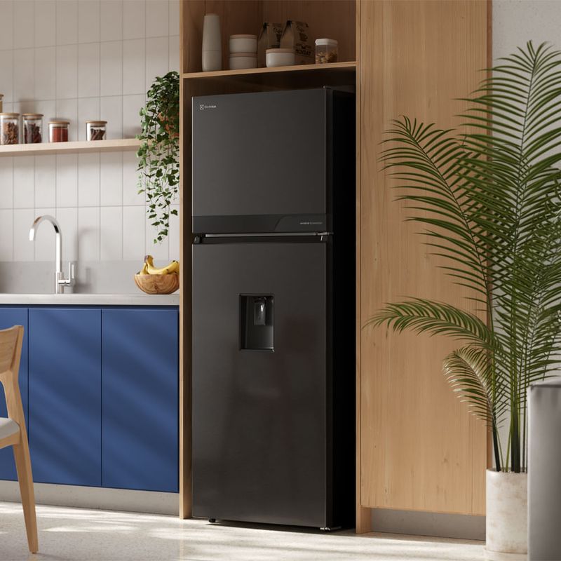 Refrigeradora Electrolux 315L No Frost dispensador negra frontal dispensador espacio