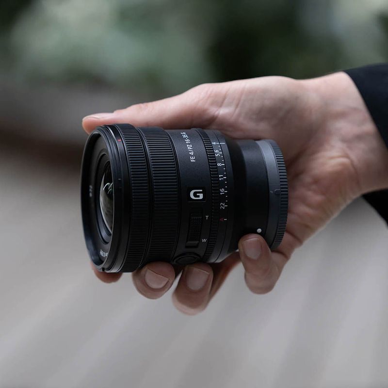 Lente Sony SELP1635G 16-35 mm F4 Full Frame lateral