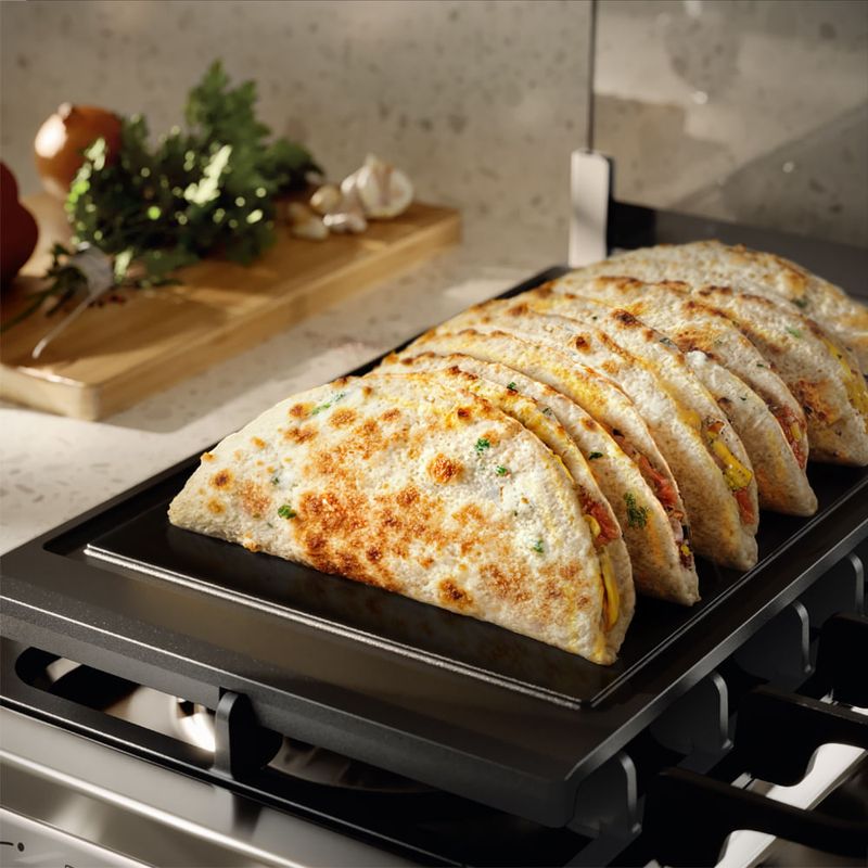 Cocina Electrolux 6 hornillas 76 cm VaporBake inox FE6TMR espacio