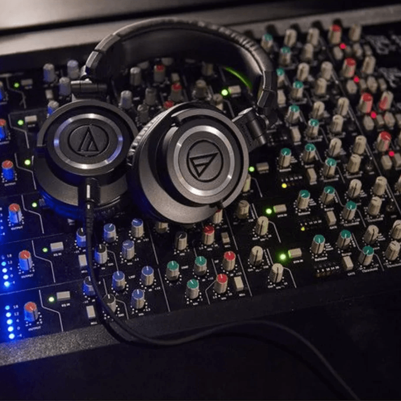 Audífonos Audio-Technica ATH-M50x negro uso