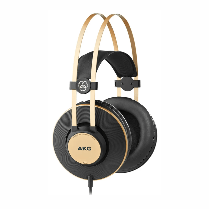 Audífonos AKG K92 estudio negro oblicuo