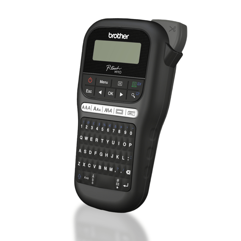 Rotuladora Brother PTH110BK 12 mm 180 dpi con QWERTY} frontal oblicuo