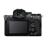 Cámara Sony Alpha ILCE-7M4M 33MP con lente 28-70mm II negro dorsal