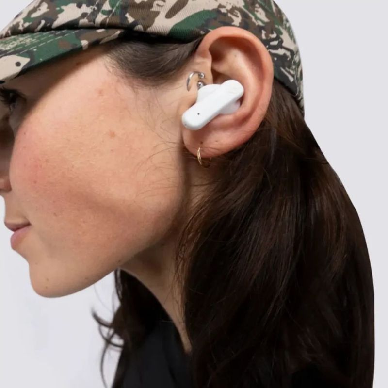 Audífonos Skullcandy Smokin Buds blanco y sidbag morral rosa diseño in-ear